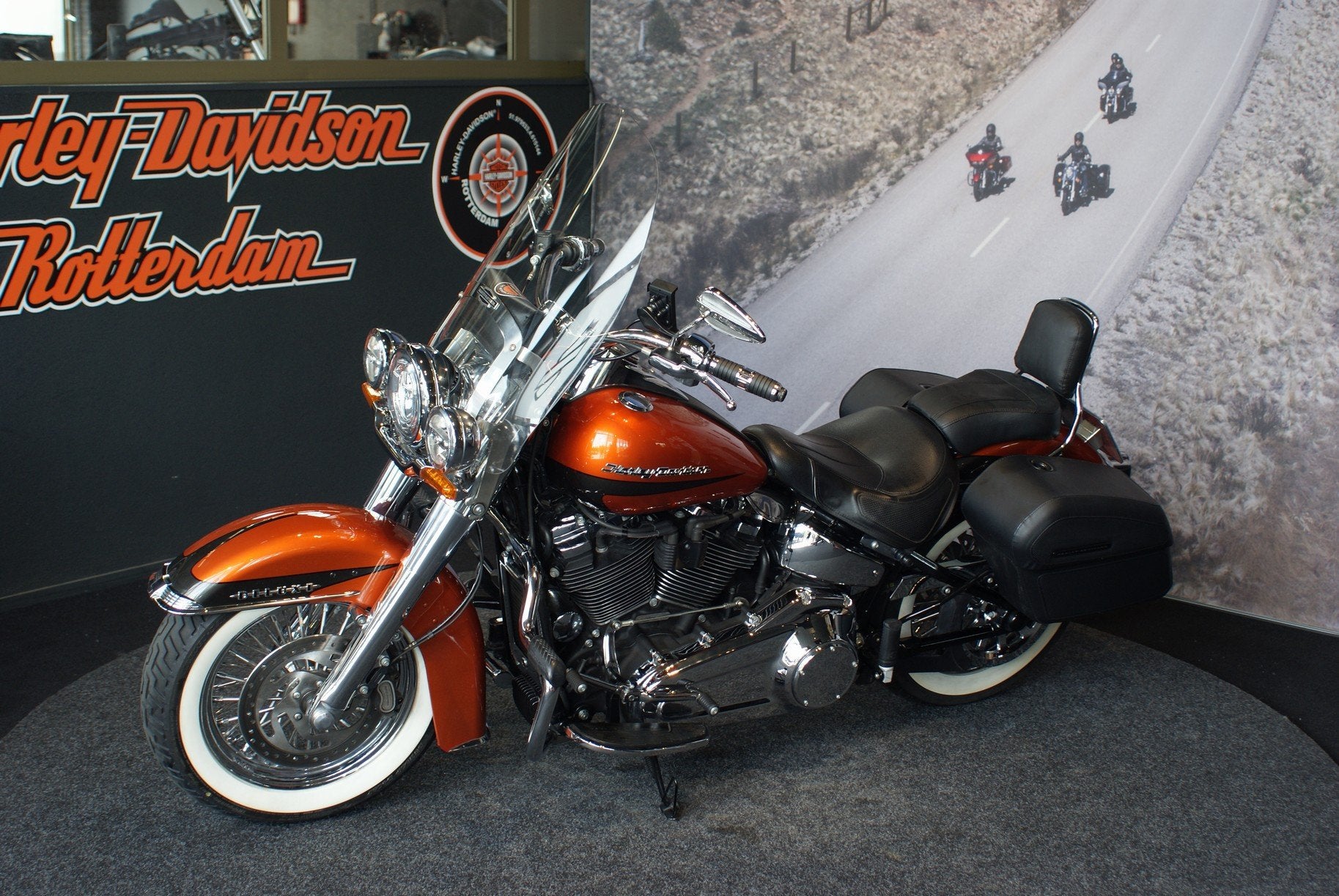 Harley-Davidson FLDE Deluxe Custom Color (bj 2020), Motoren, Motoren | Harley-Davidson, Laan van Vredenoord 33
2289 DA  RIJSWIJK, NL