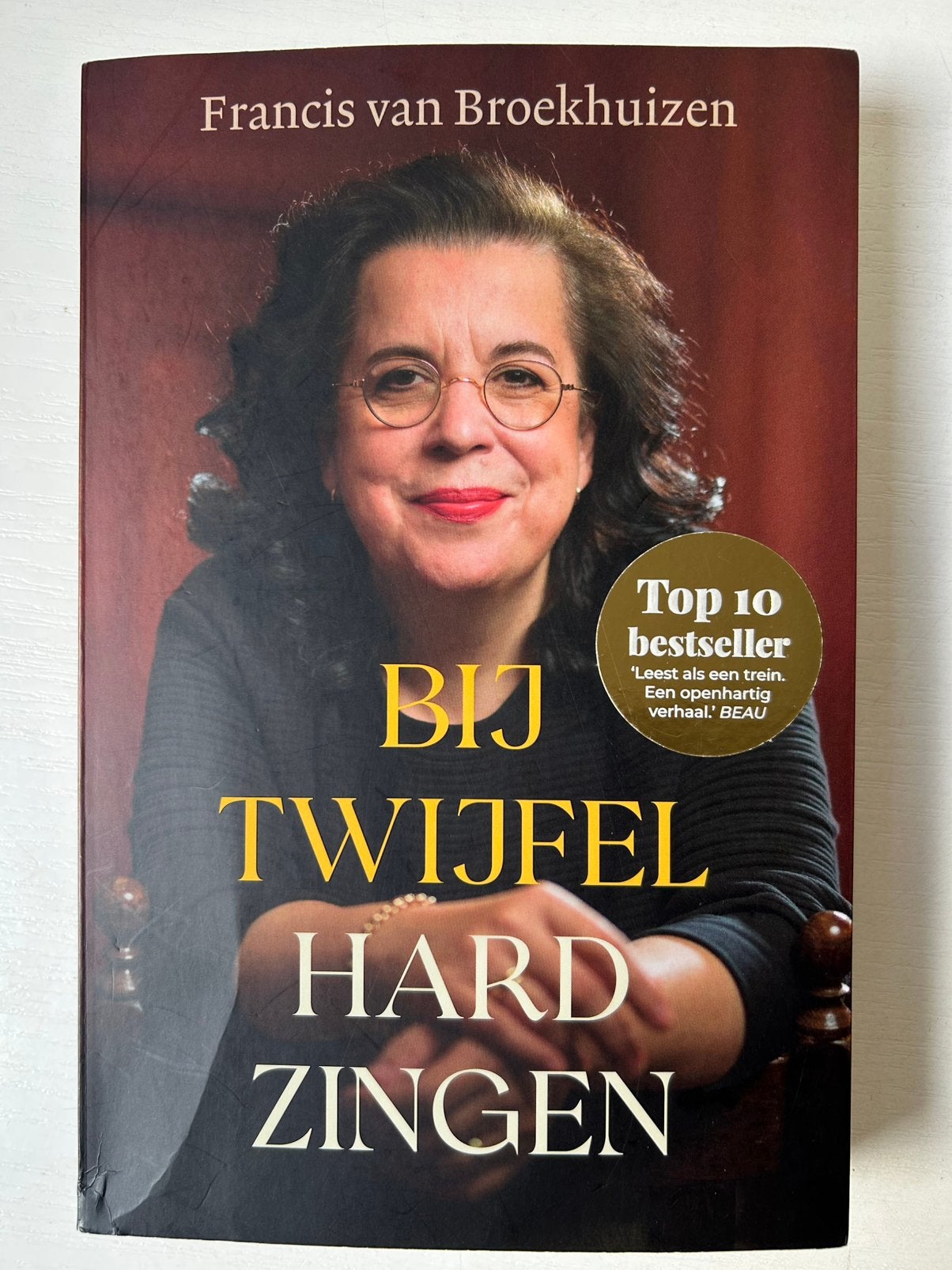 Francis van Broekhuizen - Bij twijfel hard zingen, Ophalen of Verzenden, Gelezen, Francis van Broekhuizen