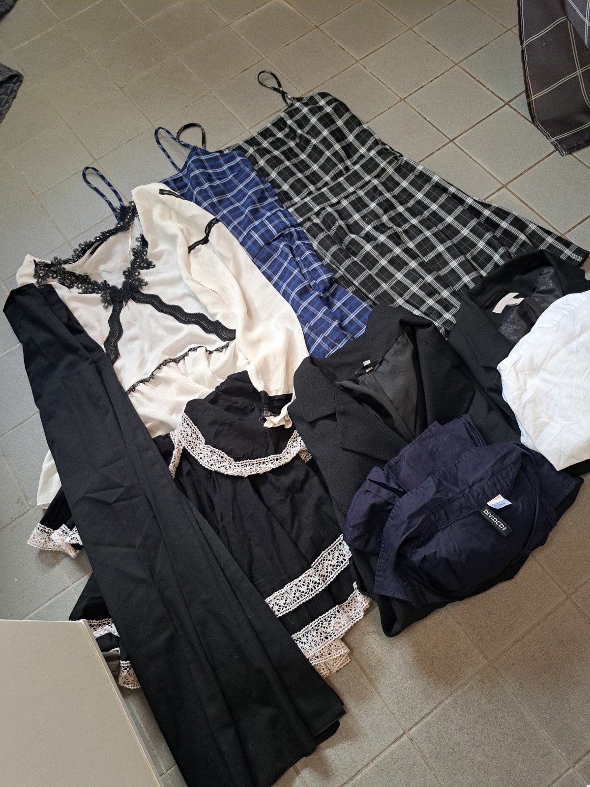 Bundels kleren in verschillende stijlen, Ophalen, Zo goed als nieuw, Maat 38/40 (M)