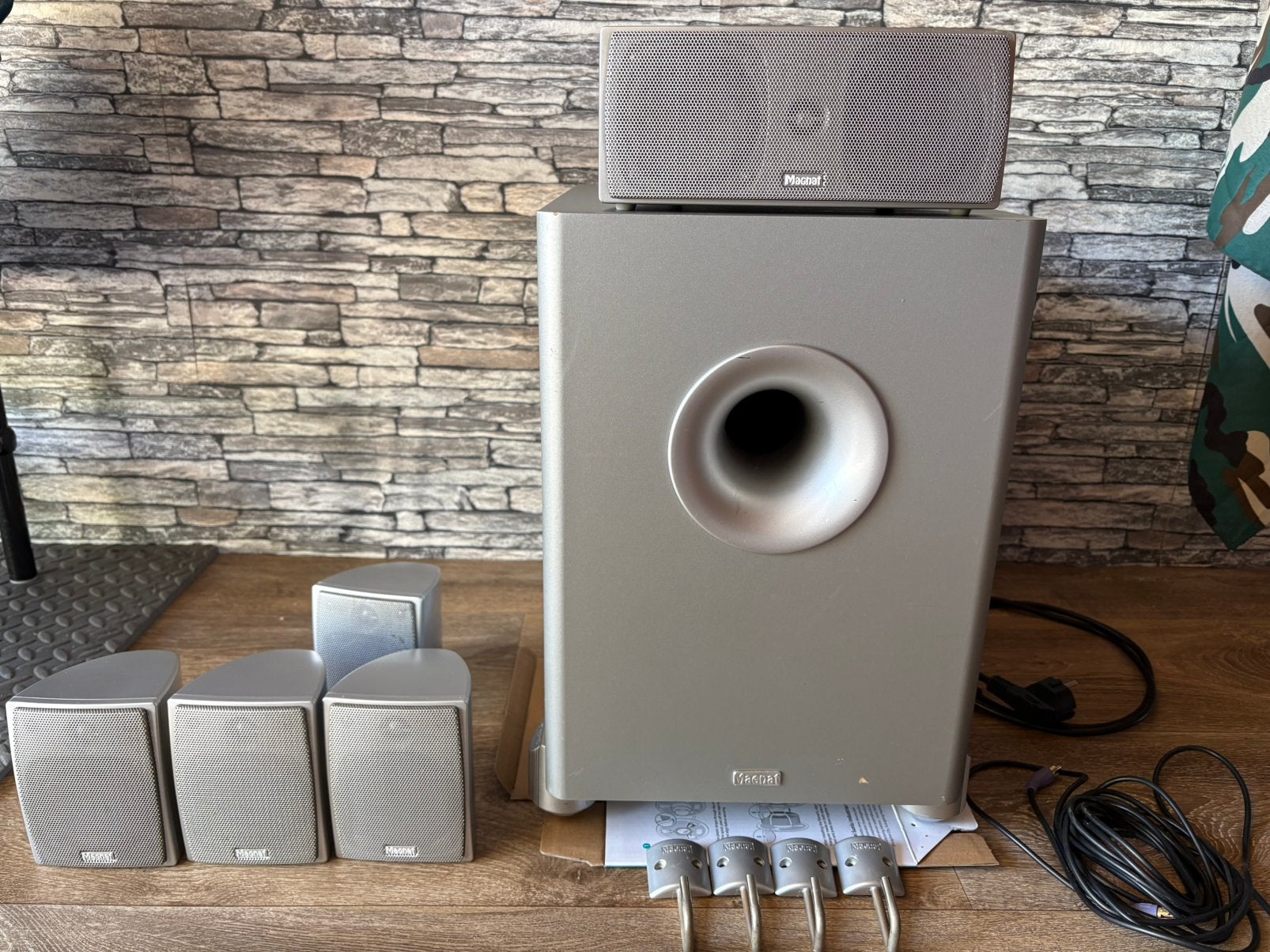Magnat 5.1 surroundset speakers, actieve subwoofer & beugels, Overige merken, 70 watt of meer, Ophalen of Verzenden, Zo goed als nieuw