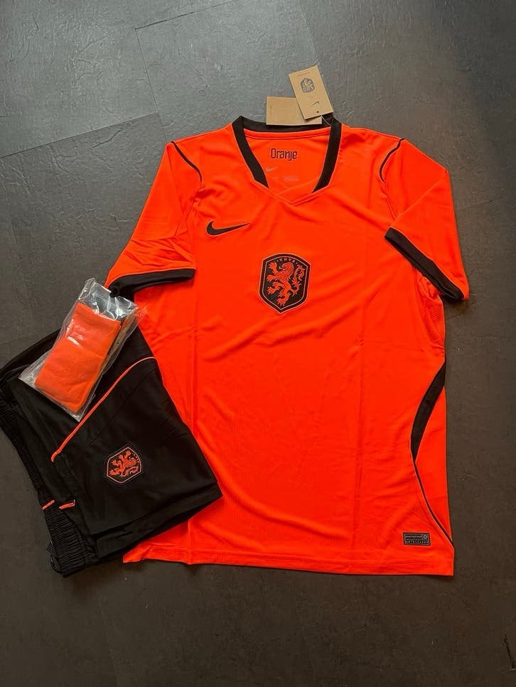 Nieuw Nederlands Elftal Tenue 2026/2028 - Maat 122 Compleet, Kinderen en Baby's, Ophalen of Verzenden, Nieuw, Jongen of Meisje