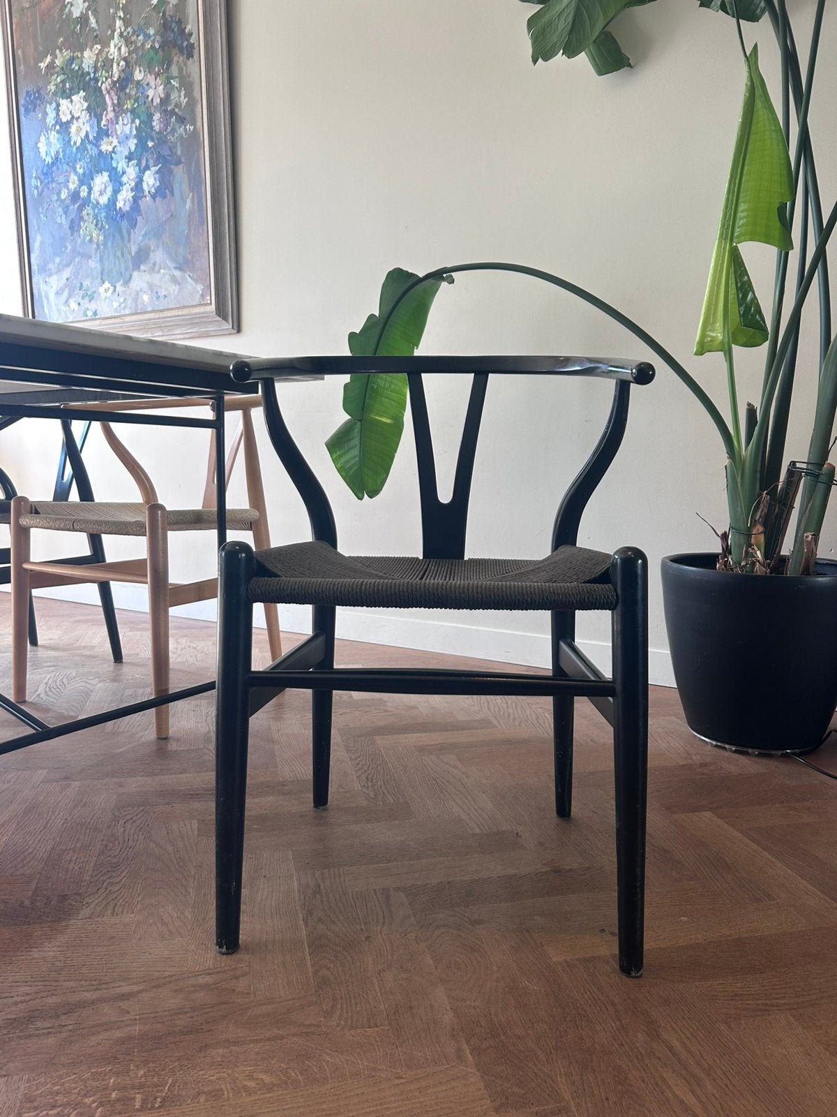 Set van 2 zwarte eetkamerstoelen Y-chair wishbone CH24, Huis en Inrichting, Ophalen, Gebruikt, Twee, Zwart