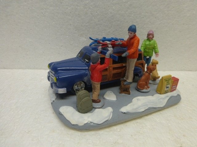 lemax winter vacation kerstdorp tafereel poppetjes figurines, Diversen, Kerst, Ophalen of Verzenden, Zo goed als nieuw