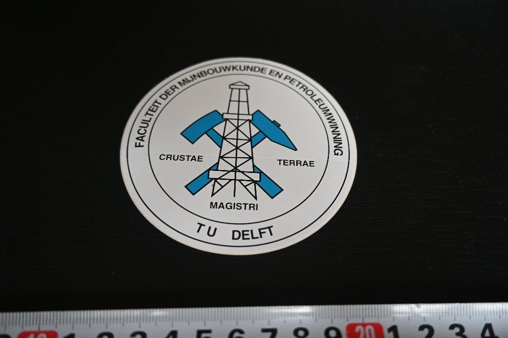 sticker Delft TU Faculteit der mijnbouwkunde en petroleumwin, Ophalen, Zo goed als nieuw