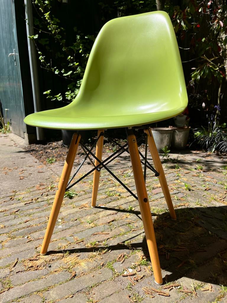 Design stoel in groen en geel - Eames stijl, Huis en Inrichting, Stoelen, Ophalen, Gebruikt, Twee, Overige kleuren