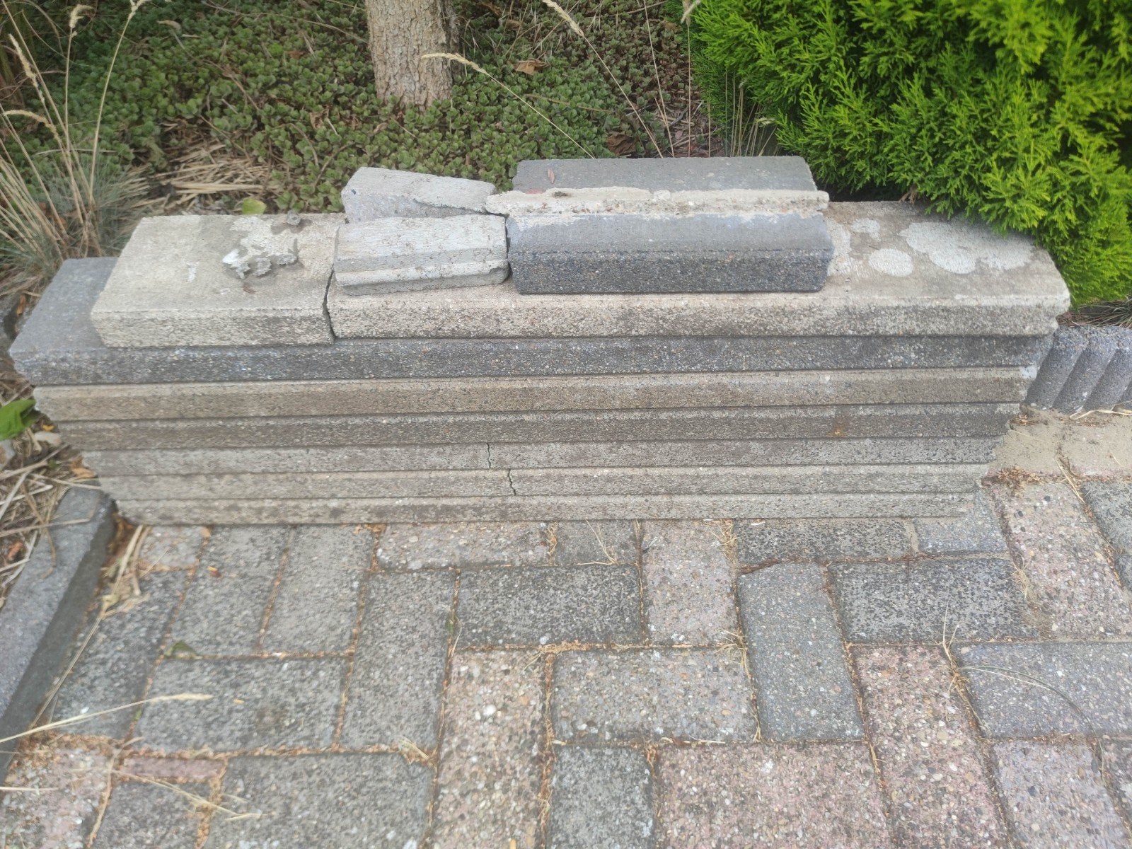 Grijze betonnen bielzen/tegels, Tuin en Terras, Bielzen en Borders, Ophalen, Gebruikt, Biels, Minder dan 25 cm