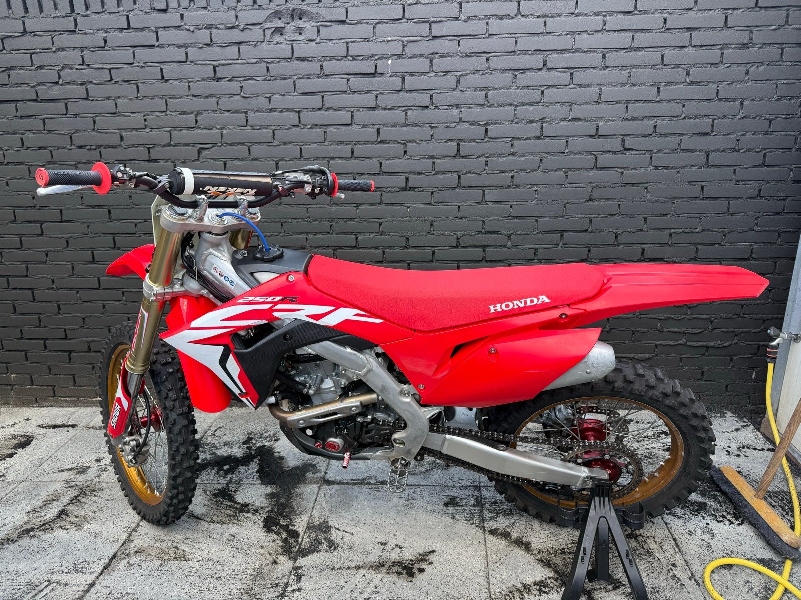 Honda CRF 250R Crossmotor - Krachtig en Klaar voor Actie, Ophalen, Zo goed als nieuw, 250 cc, Honda