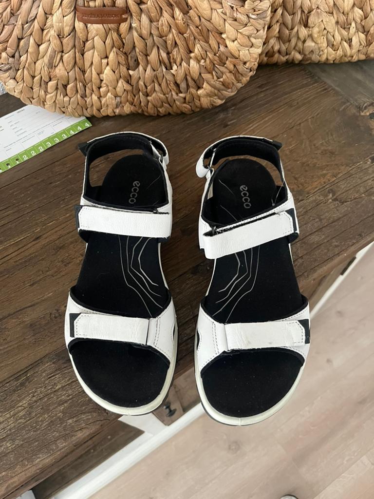 Ecco witte dames sandaal maat 39 als nieuw, Ophalen of Verzenden, Zo goed als nieuw, Wit, Sandalen of Muiltjes