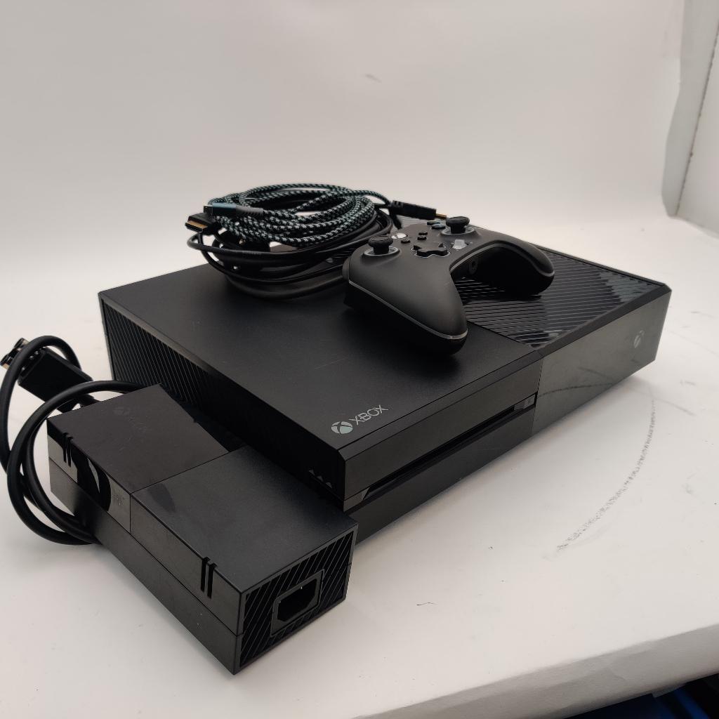 XBOX One 1TB met bedrade pro controller en voeding €119.99, 1 speler, Racen en Vliegen, Ophalen of Verzenden, Zo goed als nieuw