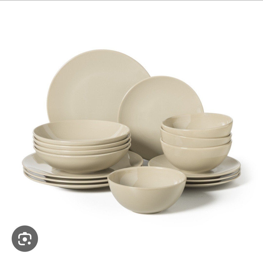 2 lichtbeige serviesset, elk 16delig, Ophalen