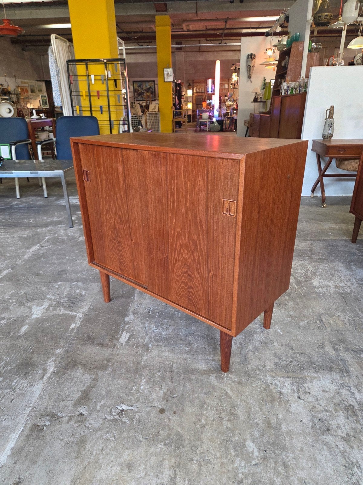 vintage Mid-Century Deens schuifdeurkastje met lades, Gebruikt, X, 25 tot 50 cm, Met deur(en)