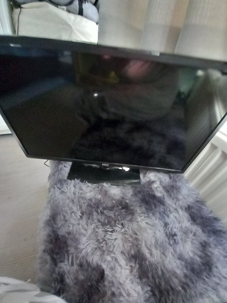HKC 24 inch Led Tv, 50 Hz, Zo goed als nieuw, 60 tot 80 cm, Ophalen