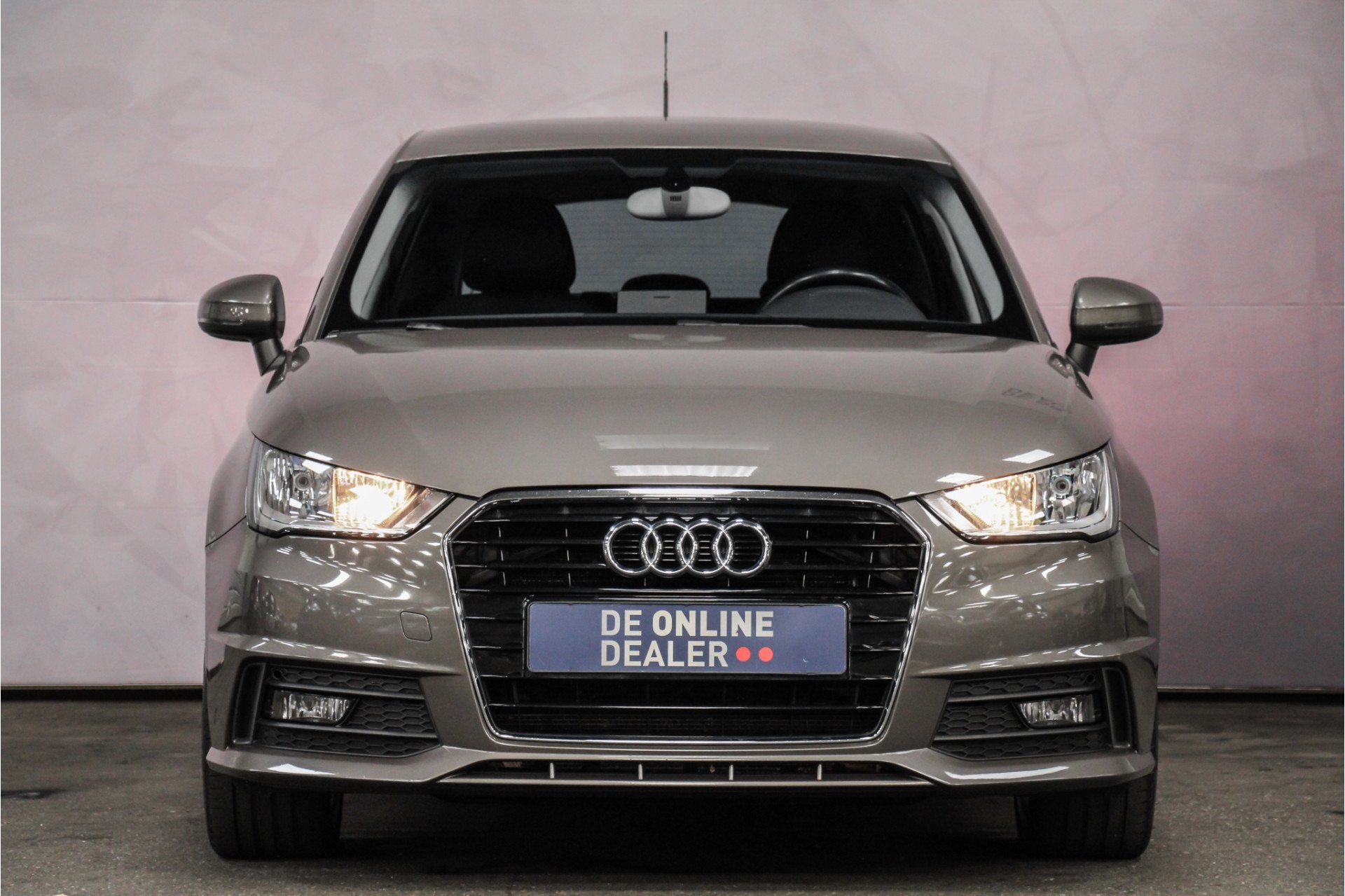 Audi A1 Sportback 1.0 TFSI AUT S-Line |17inch|Clim|Navi, Auto's, Audi, Euro 6, 580 kg, Bruin, 4 stoelen