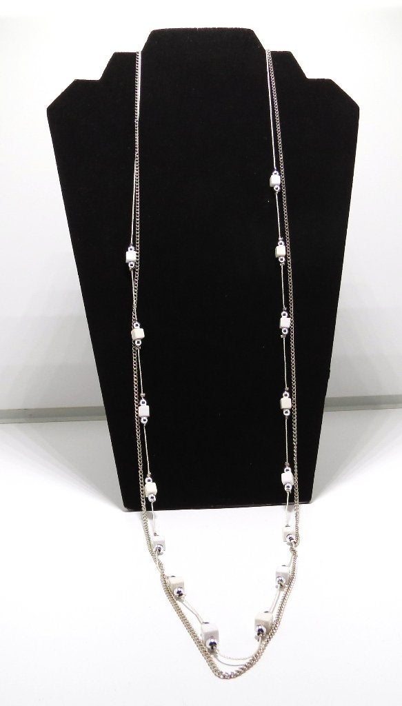Vintage Dubbele Ketting Zilverkleurig met Witte Versiersels, Verzenden