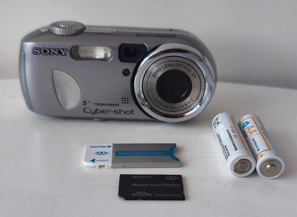 Retro Sony Cyber-shot DSC-P93 digital camera, Geheugenkaart, Ophalen of Verzenden, Compactcamera, Minder dan 4 keer