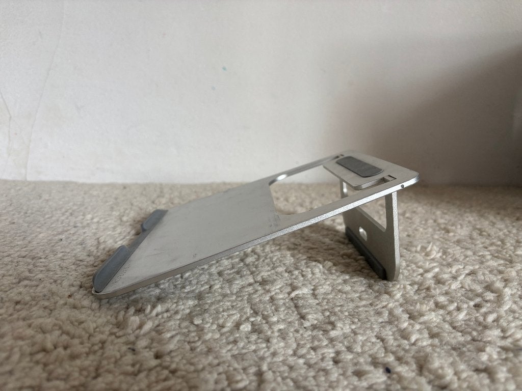 Laptopstand van SATECHI. Compact, Ophalen, Gebruikt, SATECHI, In hoogte verstelbaar