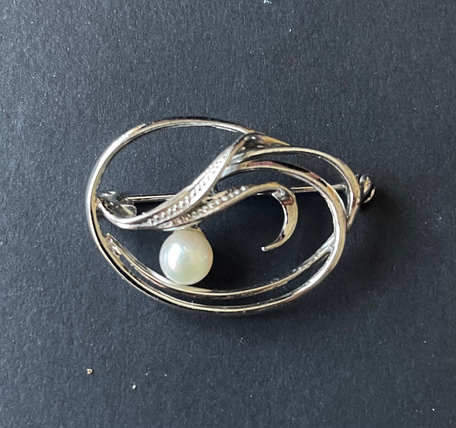 Zilveren Teka  broche, Sieraden, Tassen en Uiterlijk, Broches, Verzenden, Minder dan 4 cm, Zo goed als nieuw, Met parel