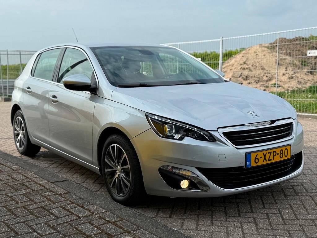 Peugeot 308 1.2 PureTech Allure Automaat Xenon Led PDC 68dkm, Stof, Gebruikt, Euro 6, 1199 cc