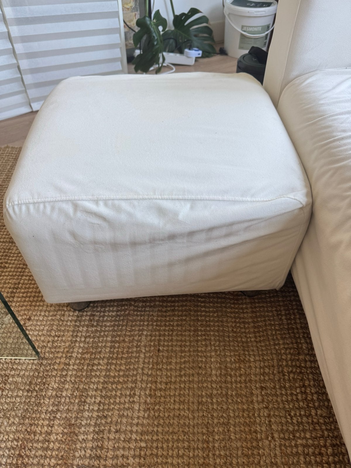 Klippan voetenbank/poef met witte fluwelen hoes, Ophalen, Gebruikt, Stof, 50 tot 75 cm
