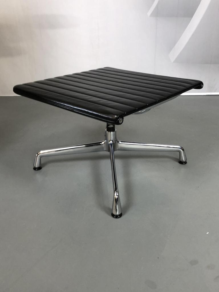 1x Vitra Eames EA 125 Voetenbank Zwart Leer - Chroom, Huis en Inrichting, Banken | Voetenbanken en Poefen, Niet ingevuld, Ophalen of Verzenden