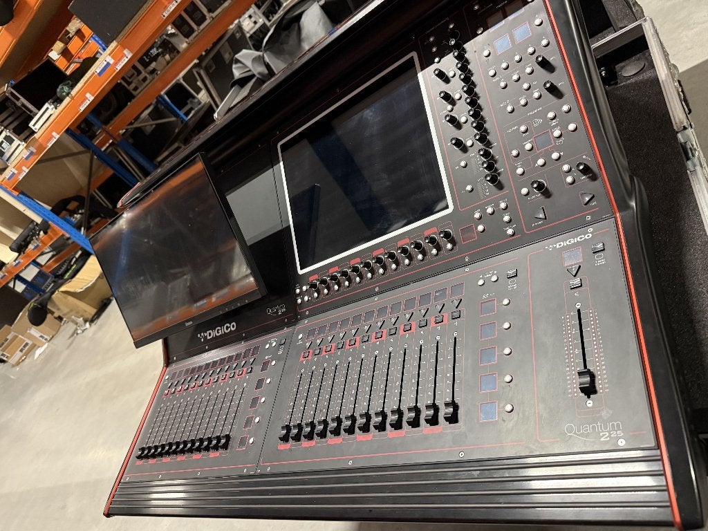 DiGiCo Quantum 225 incl. Pulse Upgrade, Dante en DMI-AMM, Muziek en Instrumenten, Ophalen, Zo goed als nieuw, 20 kanalen of meer