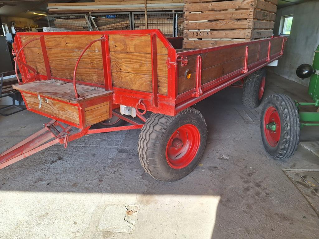 Mooie platte wagen . Bakmaat is 2 mtr breed en 4 mtr lang, Doe-het-zelf en Verbouw, Transportwagens, Ophalen