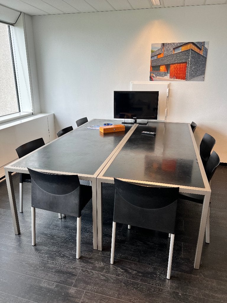 hoogwaardige vergadertafels, bureaus, stoelen, Industrieel, Ophalen, Zo goed als nieuw, Overige materialen