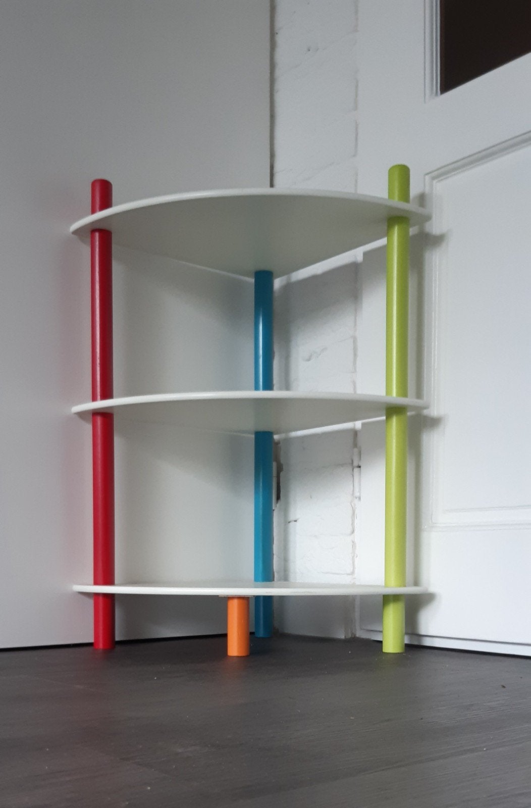 Leuk hoekkastje / rekje / nachtkastje, Minder dan 45 cm, Zo goed als nieuw, Hout, 55 tot 70 cm
