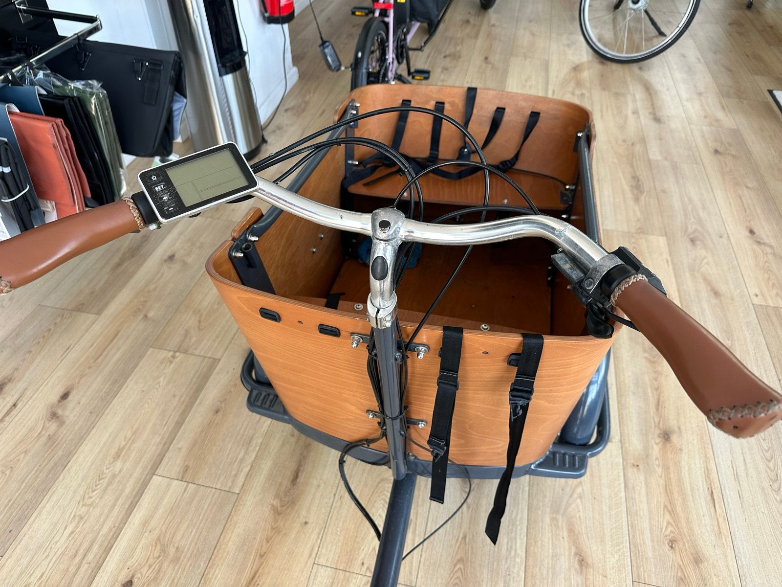 Elektrische Babboe Curve bakfiets met nieuwe regenhoes, Fietsen en Brommers, Fietsen | Bakfietsen, Overige merken, Gebruikt, Info@babboe.nl