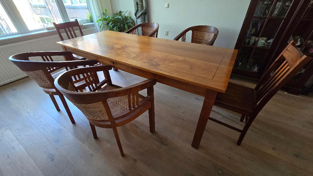 Koloniale teakhouten eetkamerset met rotan details, Ophalen, Gebruikt, 100 tot 150 cm, Koloniaal