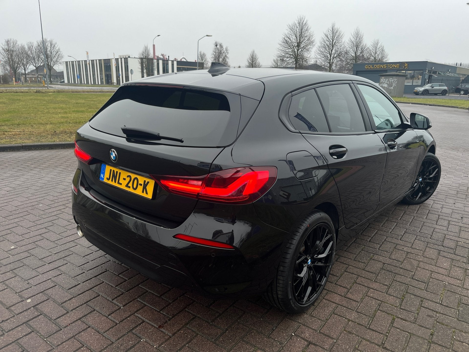 BMW 1-serie 118i Virtual Cockpit Half Leder, 136 pk, Gebruikt, Automatische klimaatregeling, Zwart