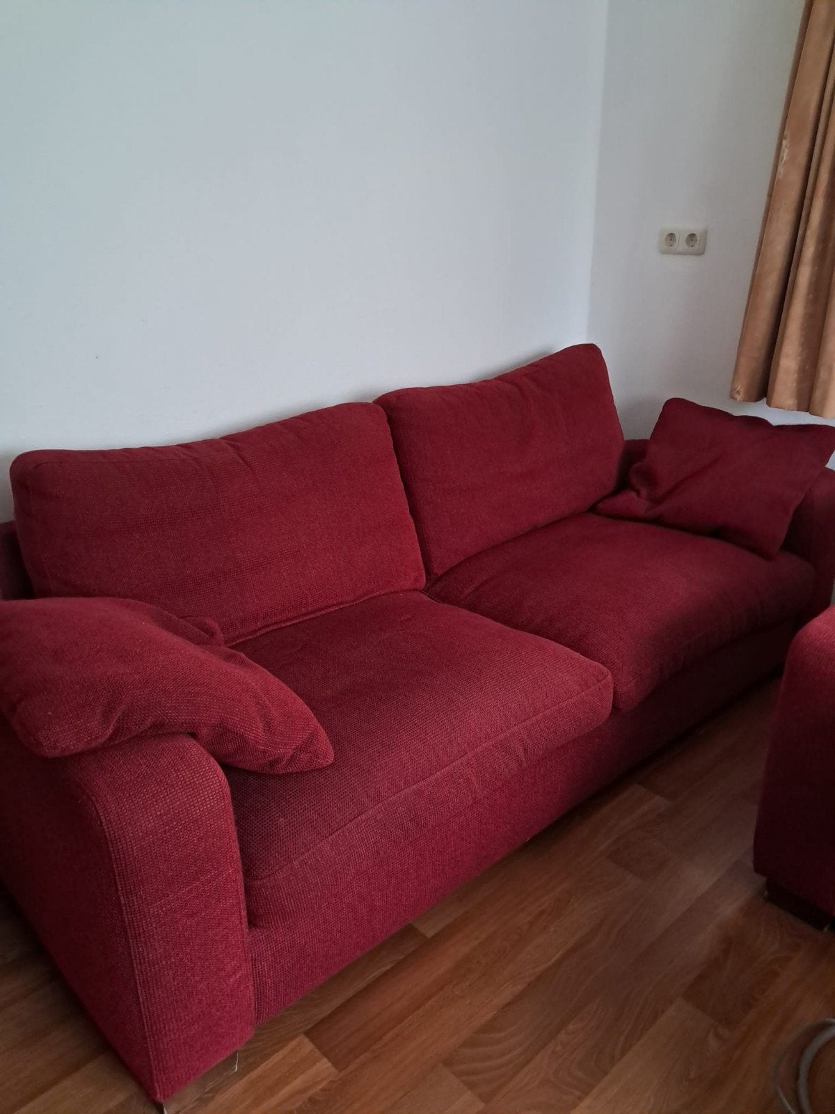 Twee banken (rood), twee stoelen (rood, grijs), Ophalen, Gebruikt, Stof