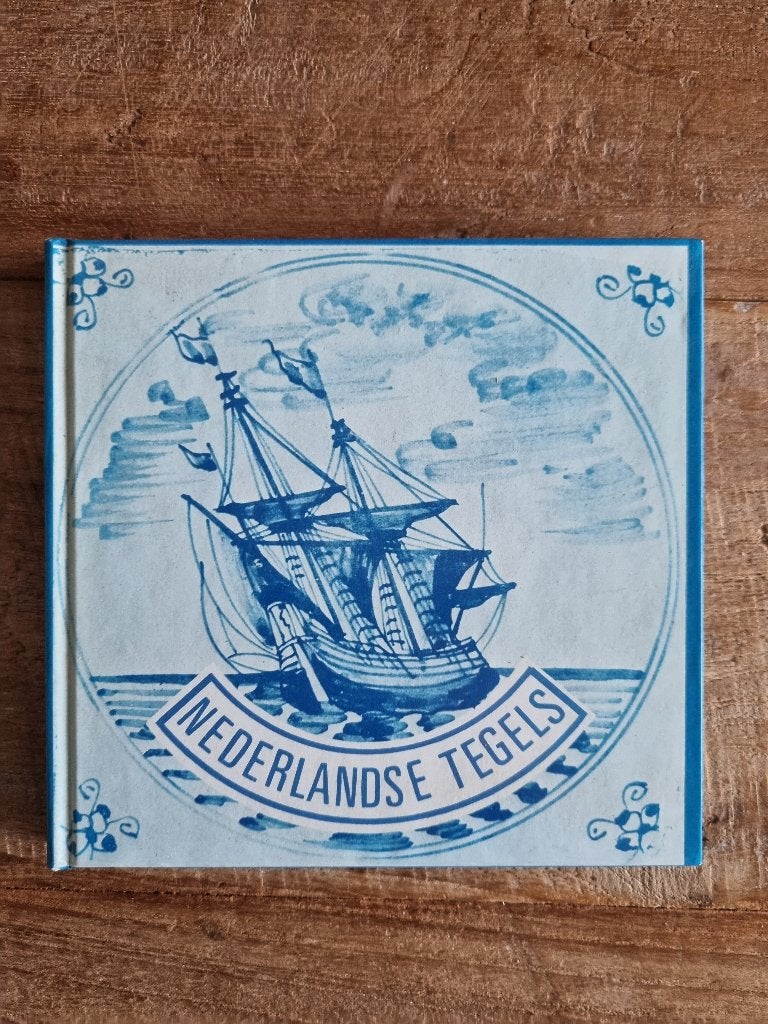 Boek: Nederlandse Tegels - Geschiedenis en Decoratie, Ophalen of Verzenden, Overige onderwerpen, Onbekend, Gelezen