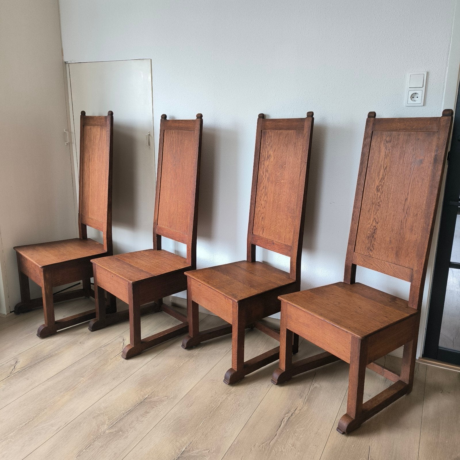 Set robuuste antieke stoelen met hoge rugleuning, Ophalen