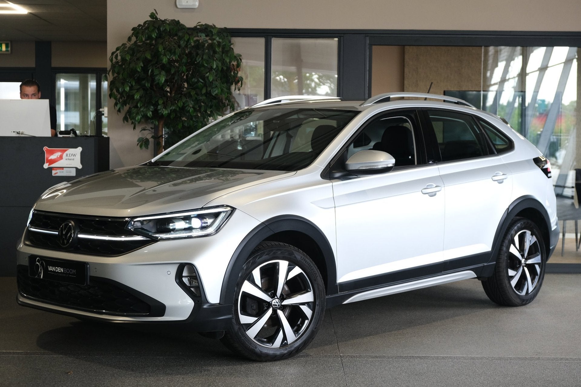 Volkswagen Taigo 1.0 TSI Style 110PK DSG IQ Matrix Led PDC N, 1160 kg, Gebruikt, Zwart, Leder en Stof
