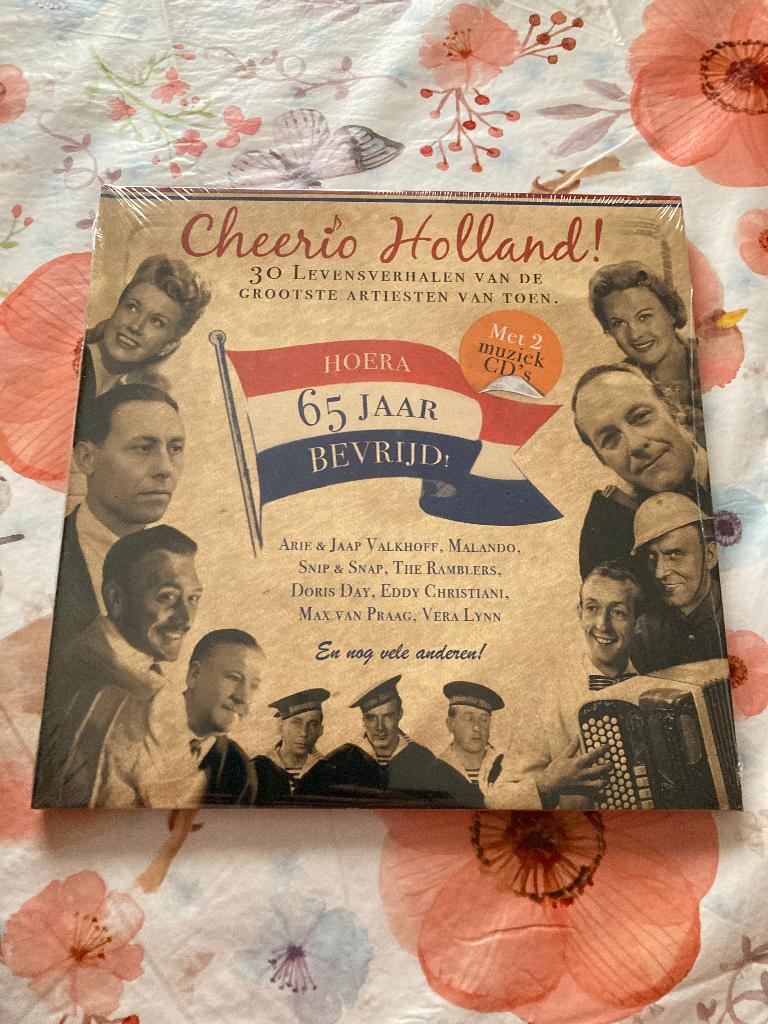 Cheerio Holland Levensverhalen van de gr. artiesten + 2 CD's, Boeken, Ophalen of Verzenden, Zo goed als nieuw