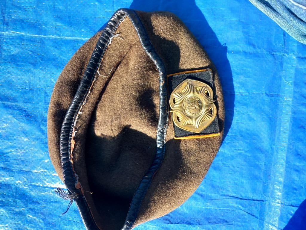 Baretten Van Heuts, Ophalen of Verzenden, Landmacht, Nederland