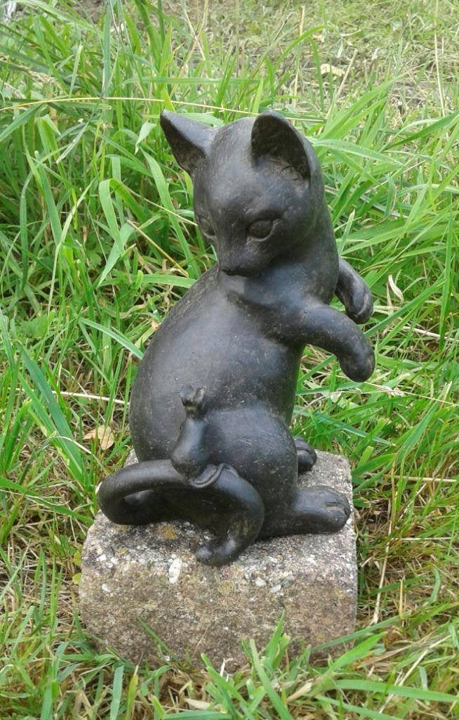 Leuk beeld, tuinbeeld Kat, Poes met muis, spaarpot, zwart, Tuin en Terras, Ophalen of Verzenden, Nieuw, Kunststof, Dierenbeeld