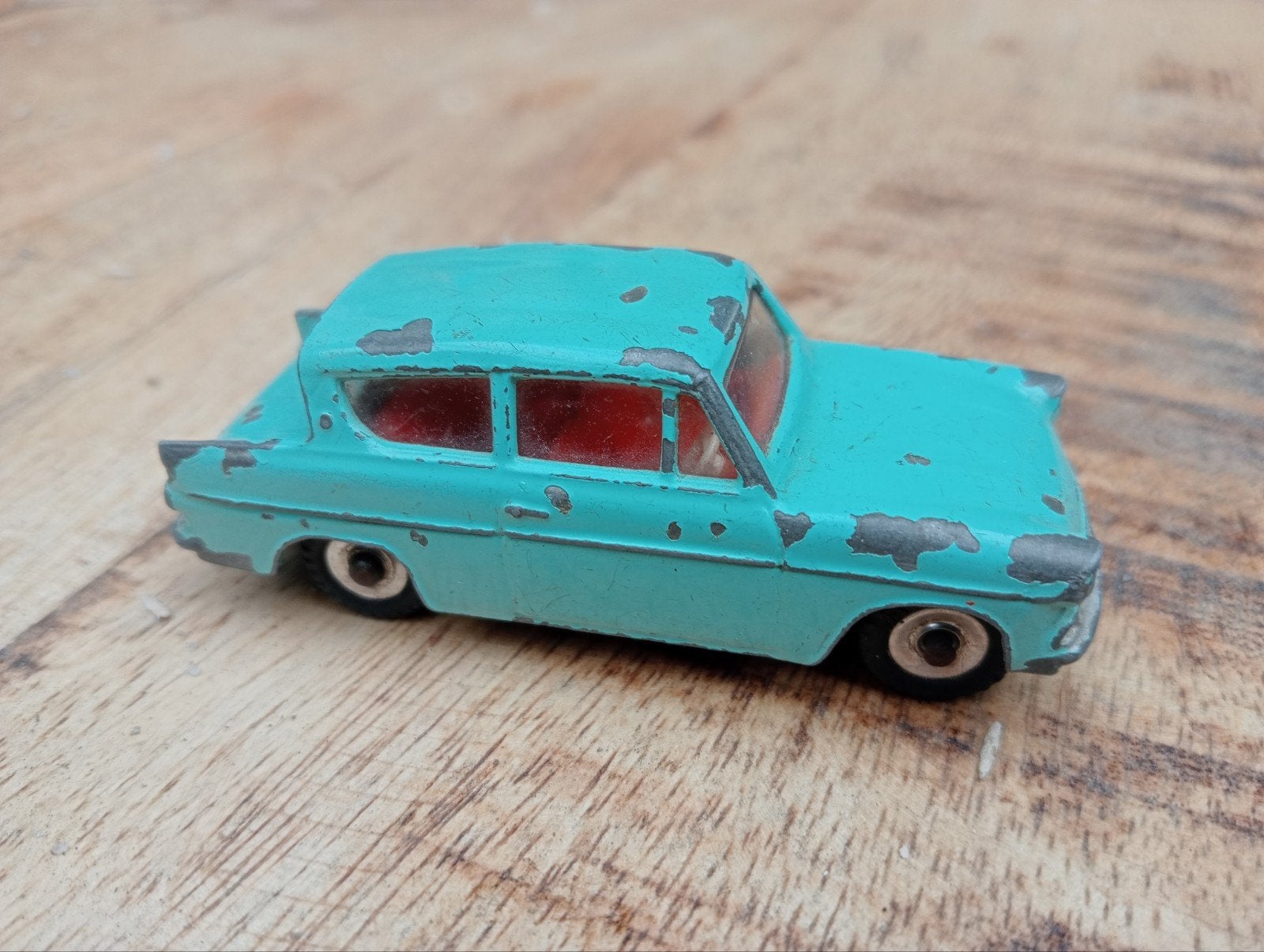Ford  Anglia Dinky toys 155, Ophalen of Verzenden, Auto, Dinky Toys