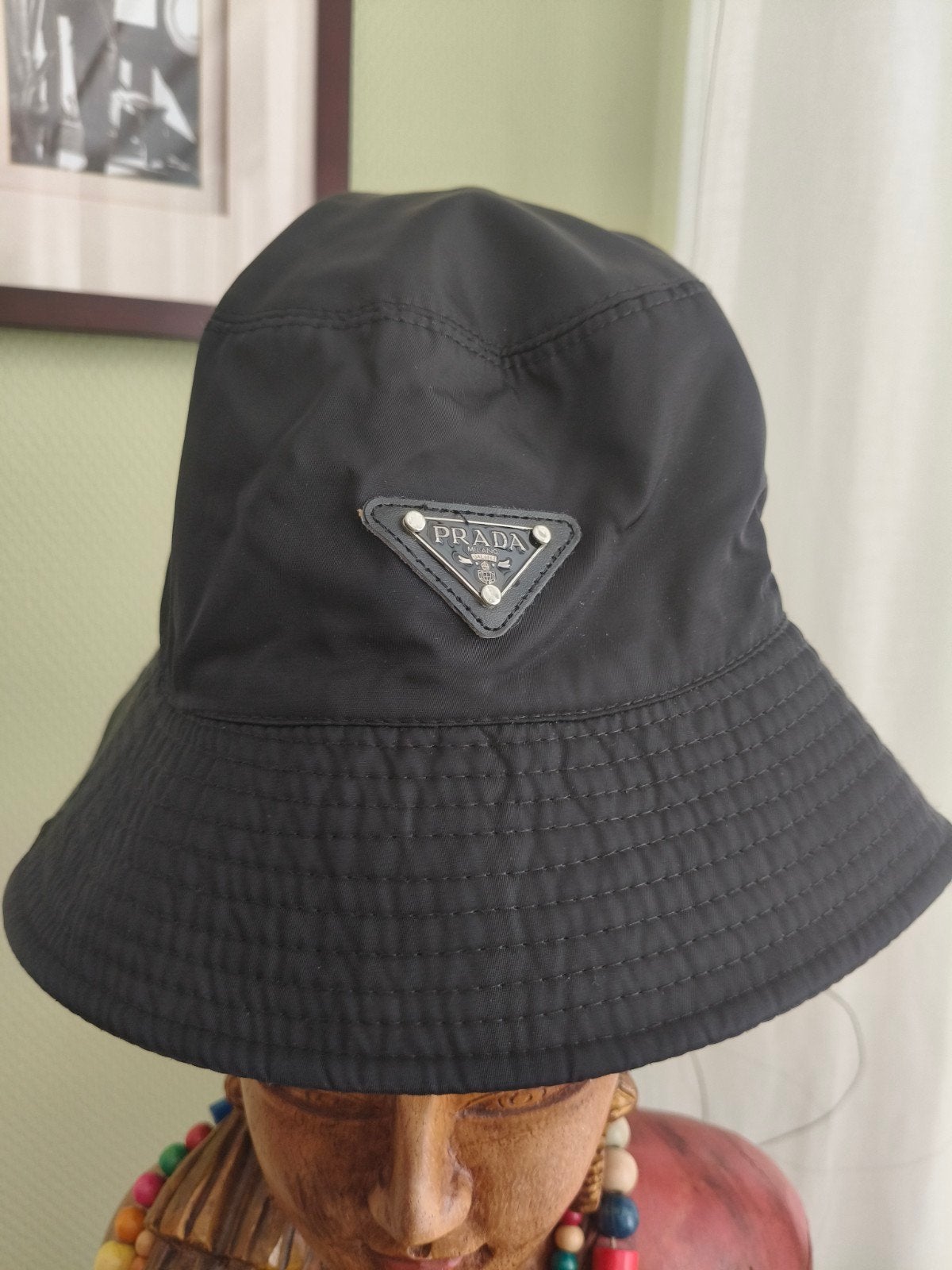 Prada Milano Zwarte Nylon Bucket Hat - Zo goed als nieuw, Kleding | Dames, Hoeden en Petten, Prada, Hoed, Zo goed als nieuw, One size fits all