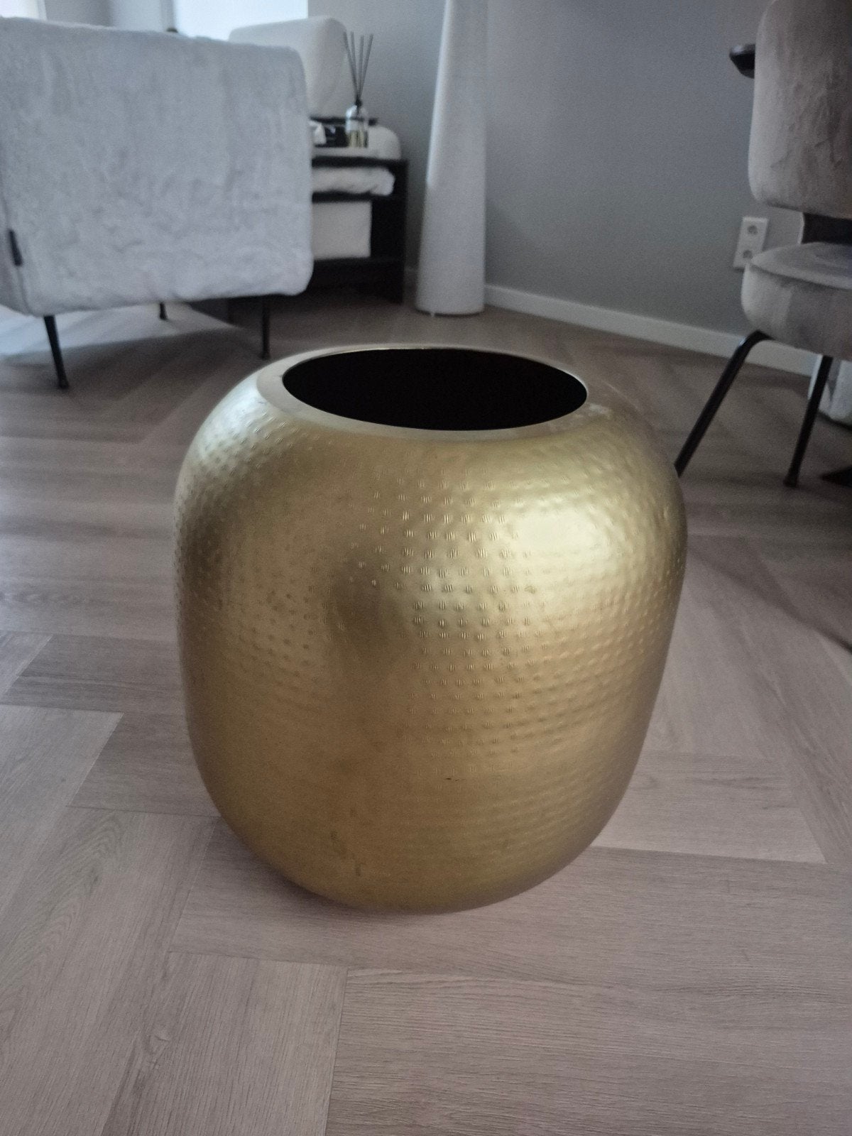 Gouden vaas met gehamerde textuur, Ophalen, Zo goed als nieuw, Metaal, Geschikt voor droogbloemen