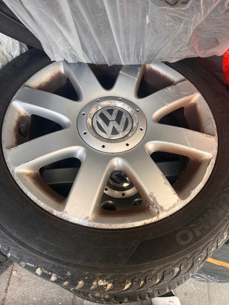 Volkswagen 16 inch velgen + winterbanden 205/55 R16, Auto-onderdelen, Banden en Velgen, Ophalen, Gebruikt, Velg(en), 16 inch