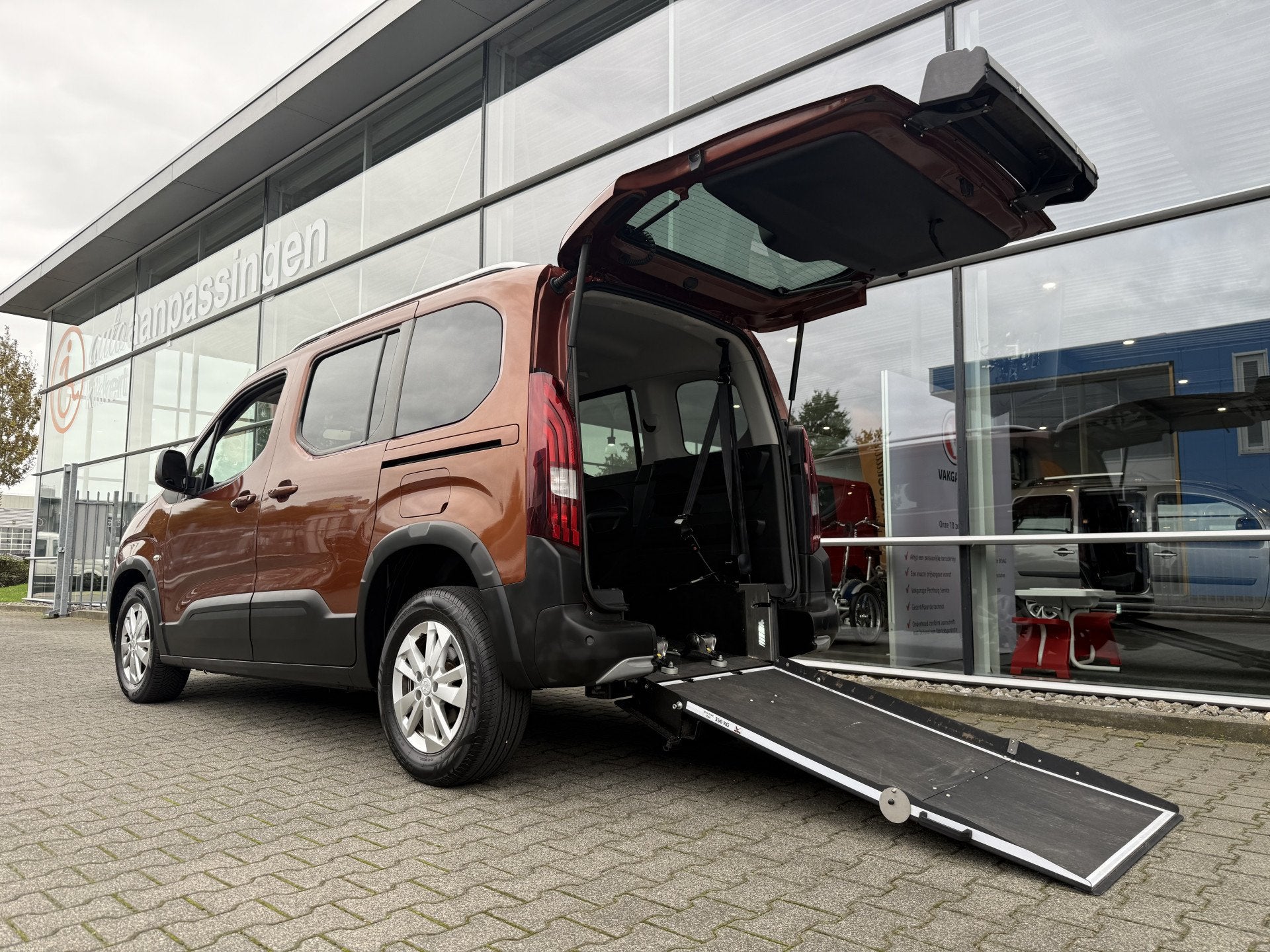 Peugeot Rifter 3+1 Rolstoelauto 1.2 Puretech Allure (Mooie r, Voorwielaandrijving, Stof, Gebruikt, 3 cilinders