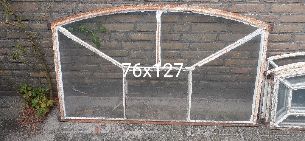 Groot gietijzeren gevelraam  50,00, Ophalen, Gevelraam of Ruit, Gebruikt, Minder dan 80 cm