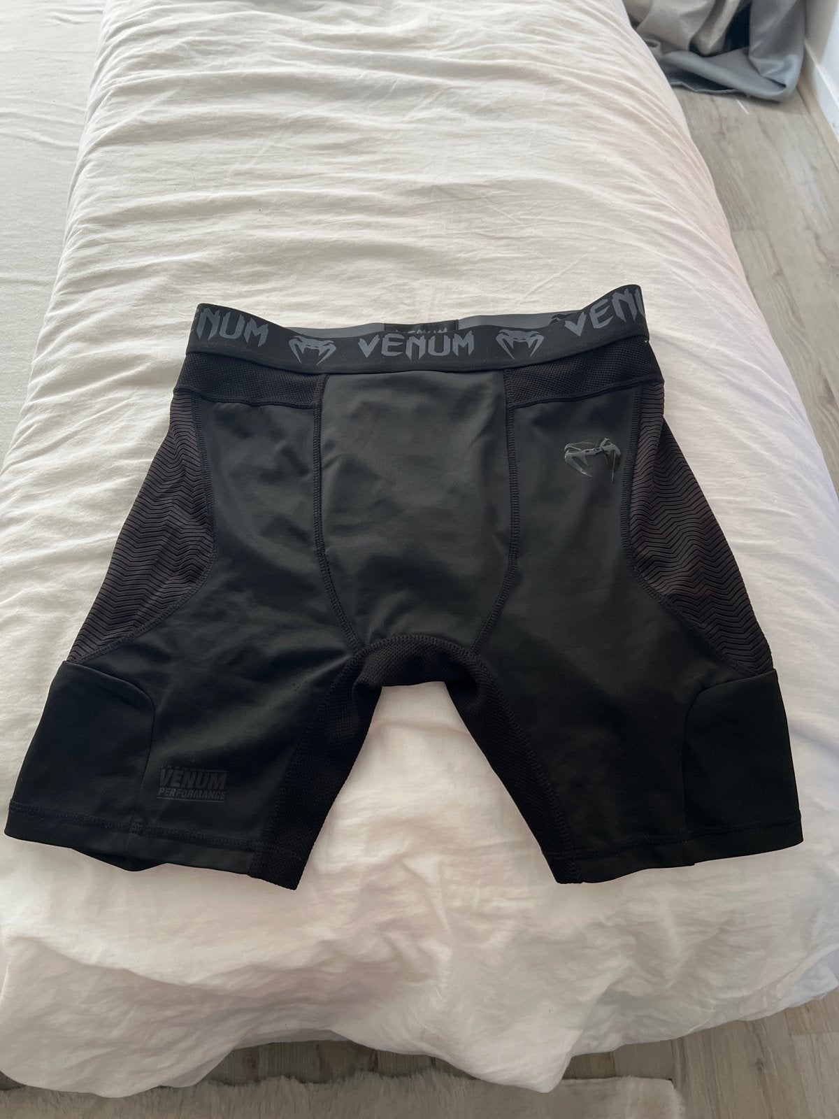 Venum compressie short maat L, Maat L, Ophalen of Verzenden, Zo goed als nieuw, Vechtsportkleding