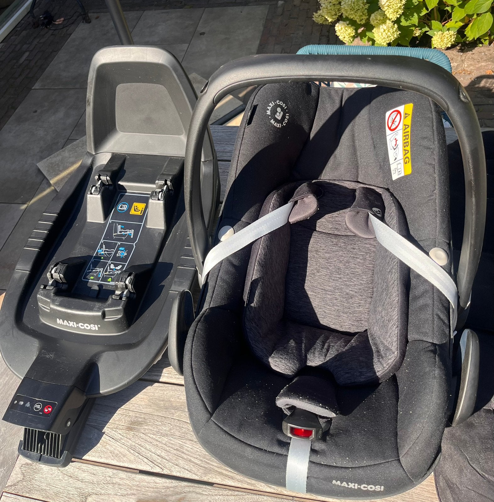 Maxicosi inclusief toebehoren, Ophalen, Autogordel, Zo goed als nieuw, 0 t/m 13 kg