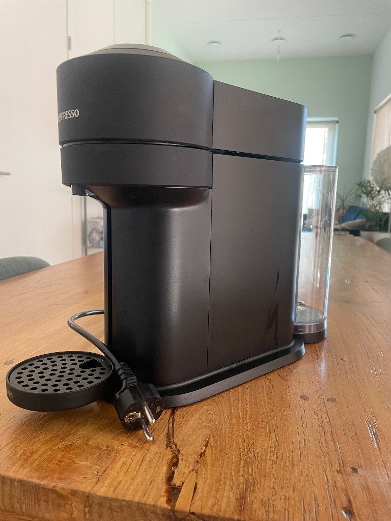 Nespresso Vertuo koffiezetapparaat, mat zwart, Ophalen, Koffiemachine, Zo goed als nieuw, 1 kopje