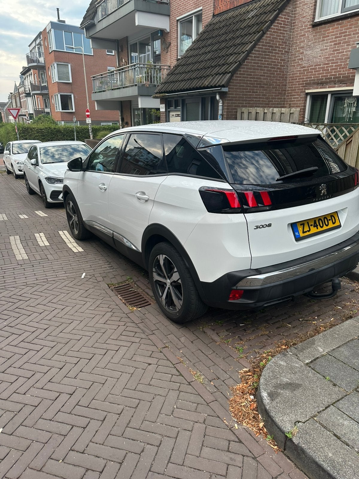 Peugeot 3008 1.2 Puretech 130pk S&S EAT 2019 Wit tekhaak, Auto's, 1295 kg, 1199 cc, Wit, 690 kg