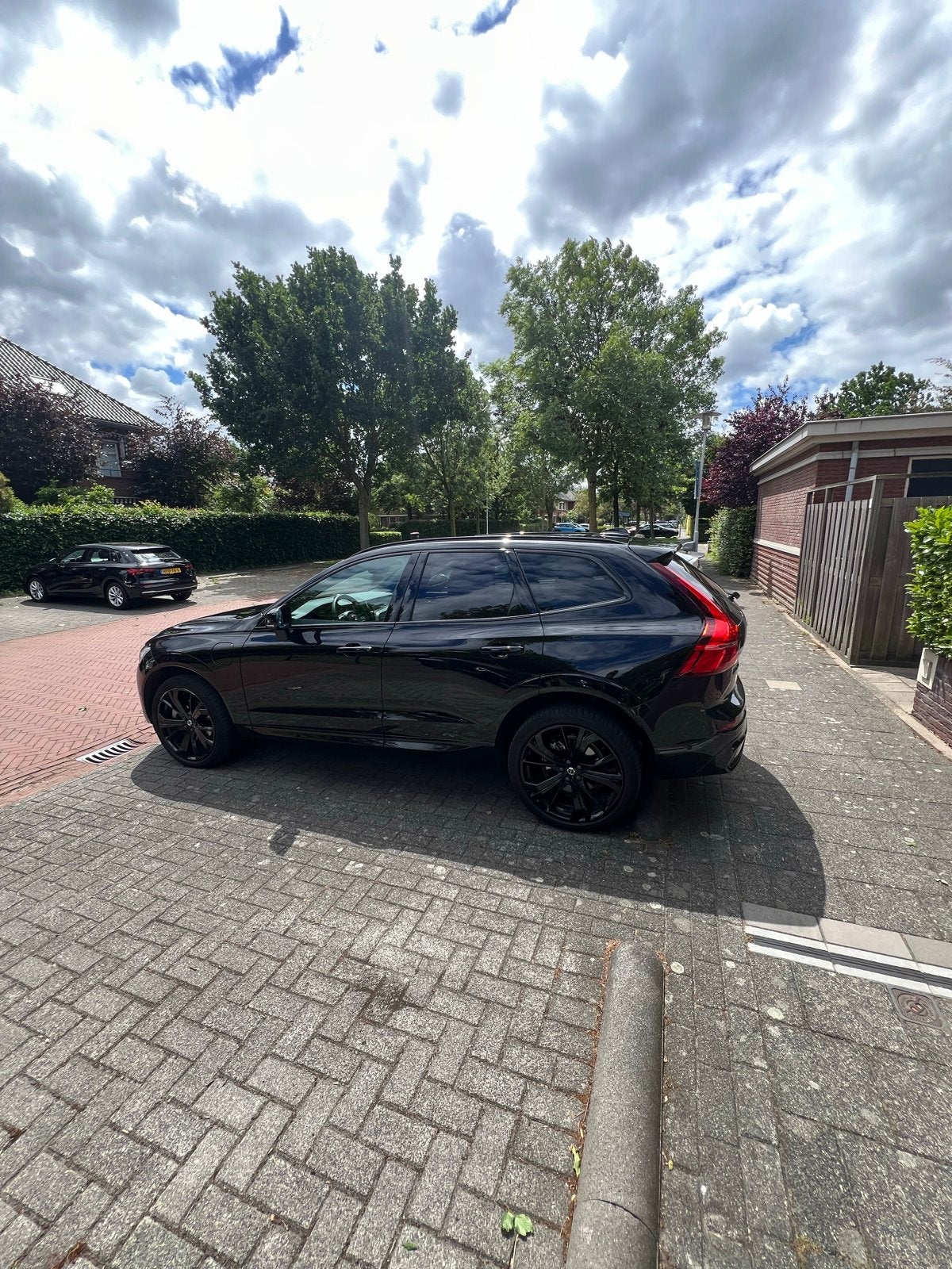 Volvo XC60 T6 Plug-in Hybrid 350pk Aut AWD 2025 Zwart, Auto's, Zwart, 1969 cc, Leder en Stof, Zwart