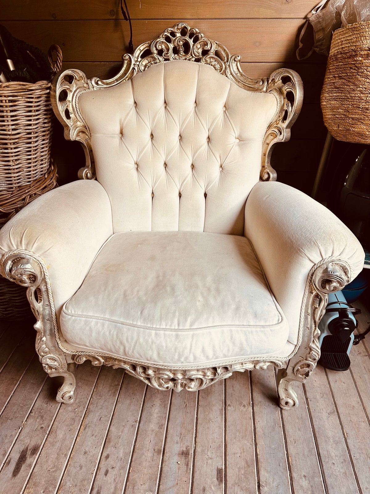 Barokke fauteuil met crèmekleurige bekleding, Ophalen